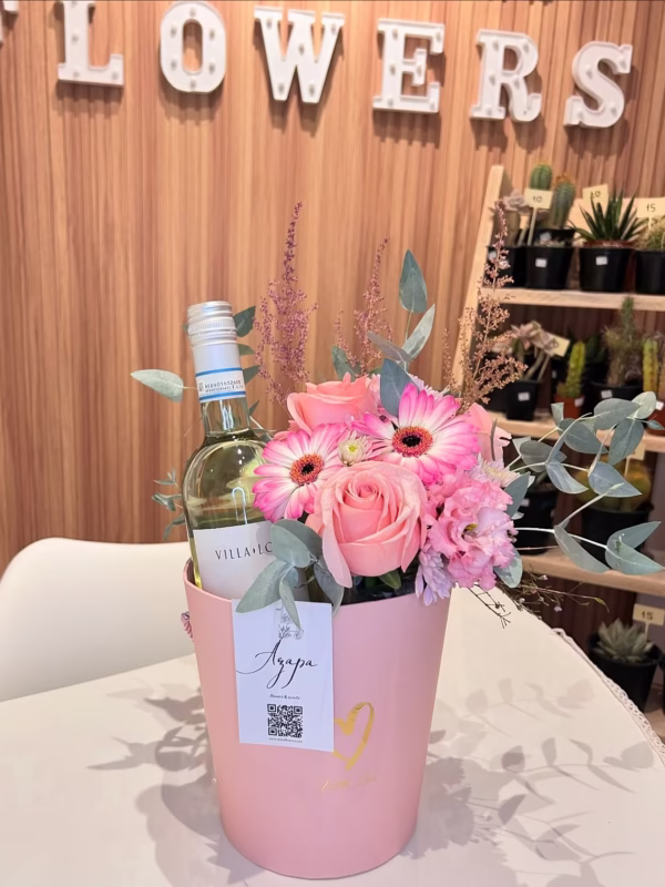 Кутия с голяма бутилка вино